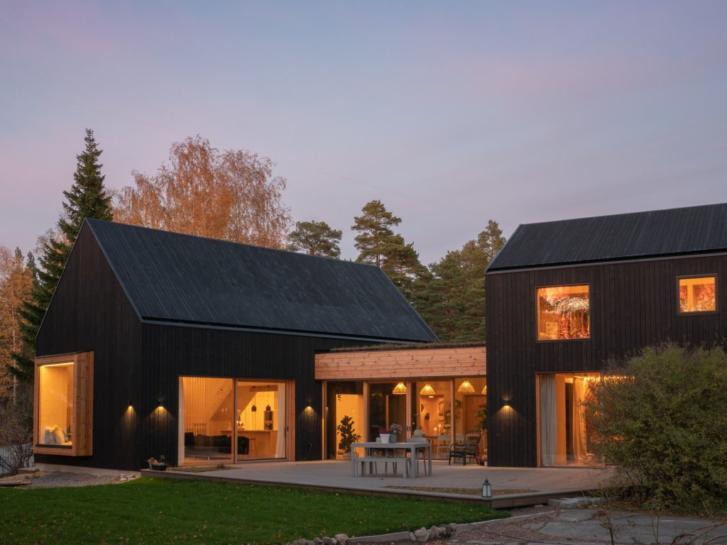 Fachada sostenible de madera Yakisugi